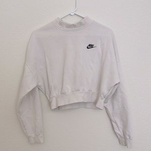 White cropped Nike sweat shirt